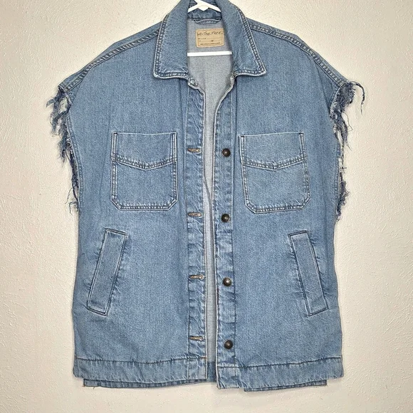 We The Free Madison City Denim DYI Vest Jacket Women's Size Medium Altered - Picture 1 of 16